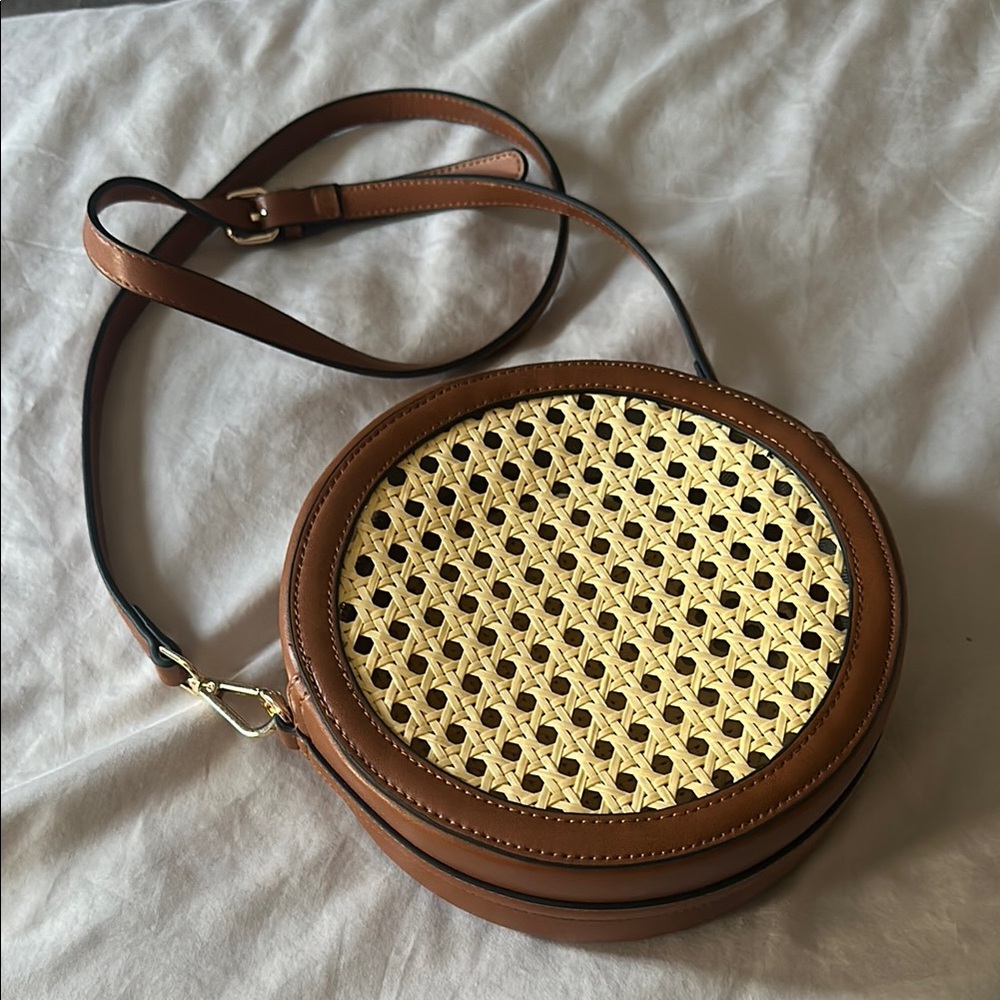 Fabrik shoulder bag brand new straw and brown super cute